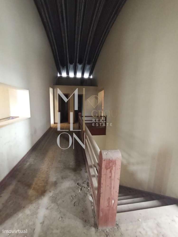 Edifício situado em São João da Madeira - Grande imagem: 4/13