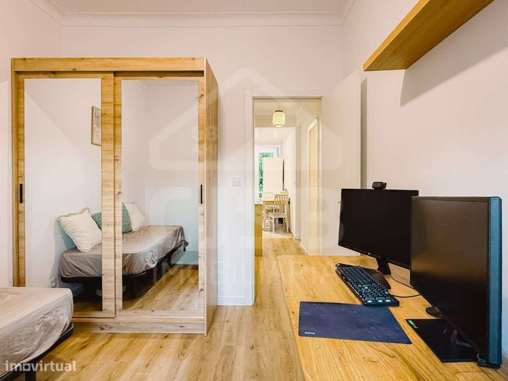 T2 Moderno, Muita Luz Natural | Prédio Renovado em 2021 | Montijo-14