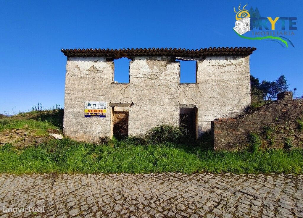 Ruínas para reconstruir situadas em Cardiga Fundeira - Cumeada