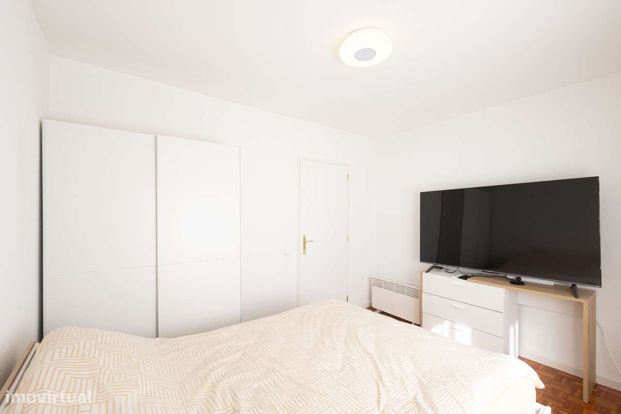 T2 com varanda, garagem e localização central-7