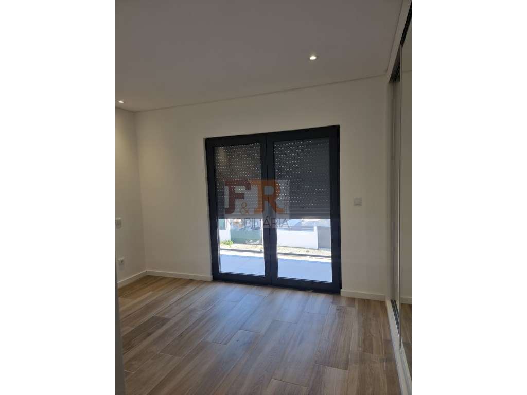 Moradia Geminada T3 com garagem e Terraço Quinta do Conde Sesimbra-37