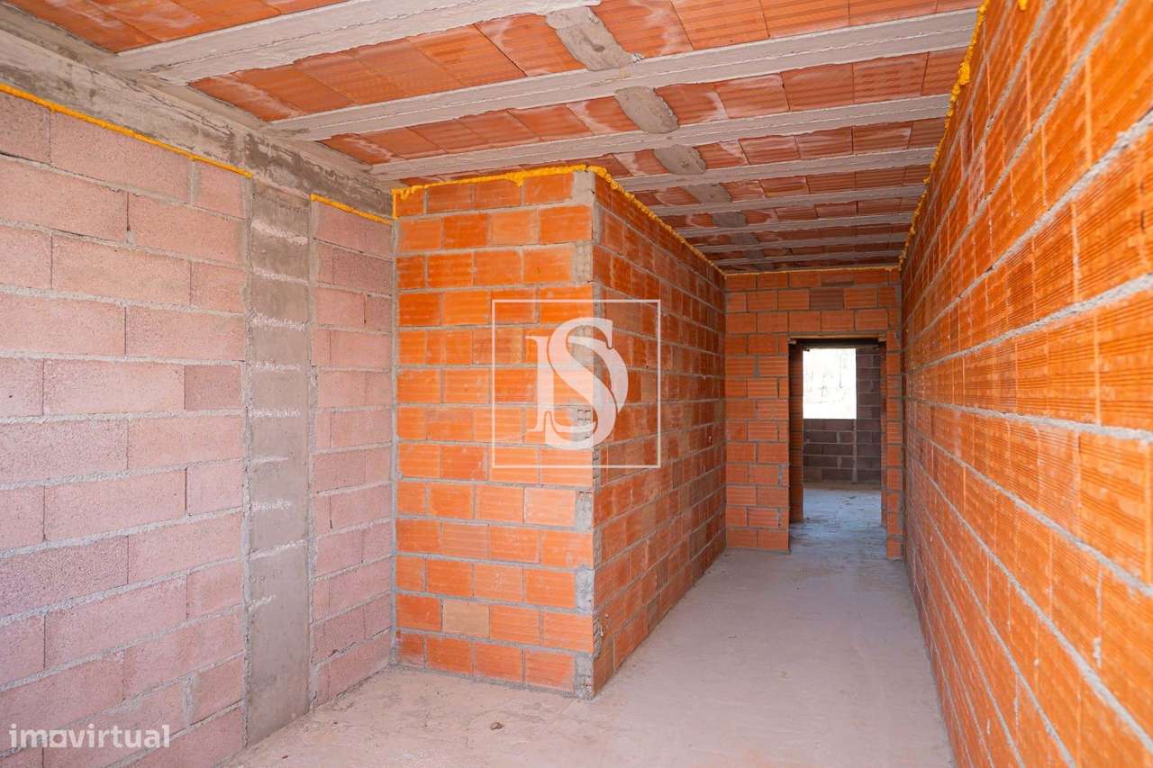 Moradia T3 por terminar | Elevado potencial de investimento-11