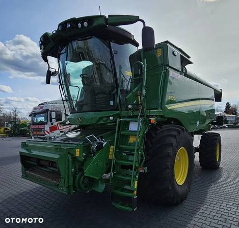 John Deere T670 - 1