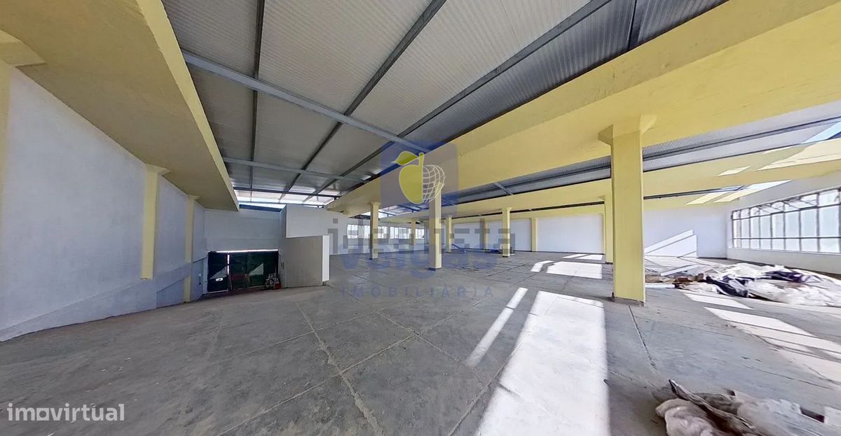 Armazém Prior Velho com 2 pisos renovado - Grande imagem: 1/10