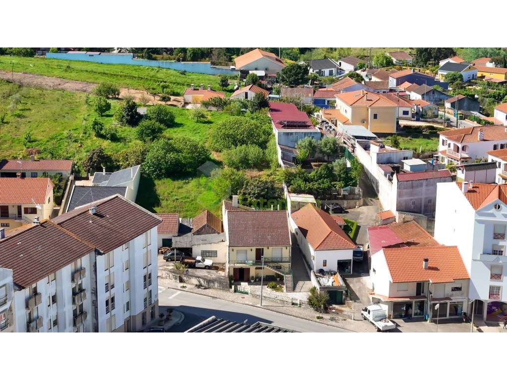 Moradia T3, com Terreno de 1080 m2, no Centro da Vila do Cadaval, c...-44