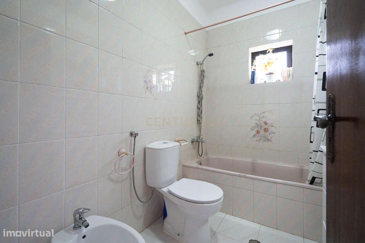 Moradia T3 + 1, com Terreno, em Vila Nova de Poiares-18