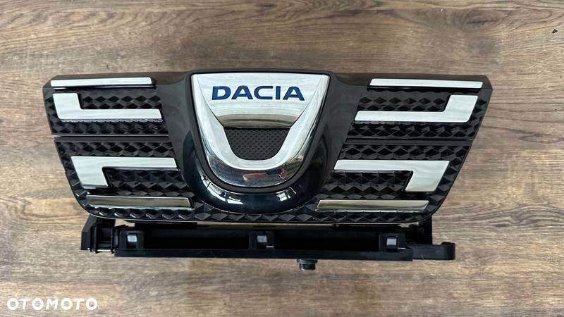 DACIA SPRING ATRAPA GRILL ROK 2021- ŁADNA - 1