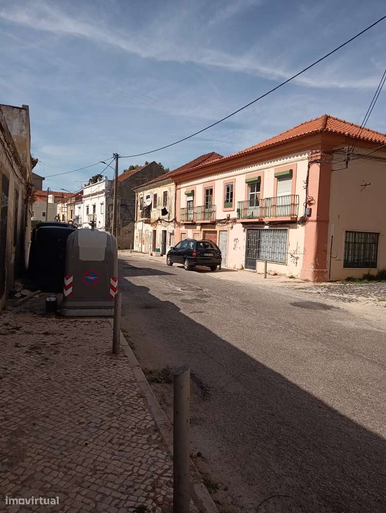 Prédios +moradias para venda Lavradio para recuperar-13