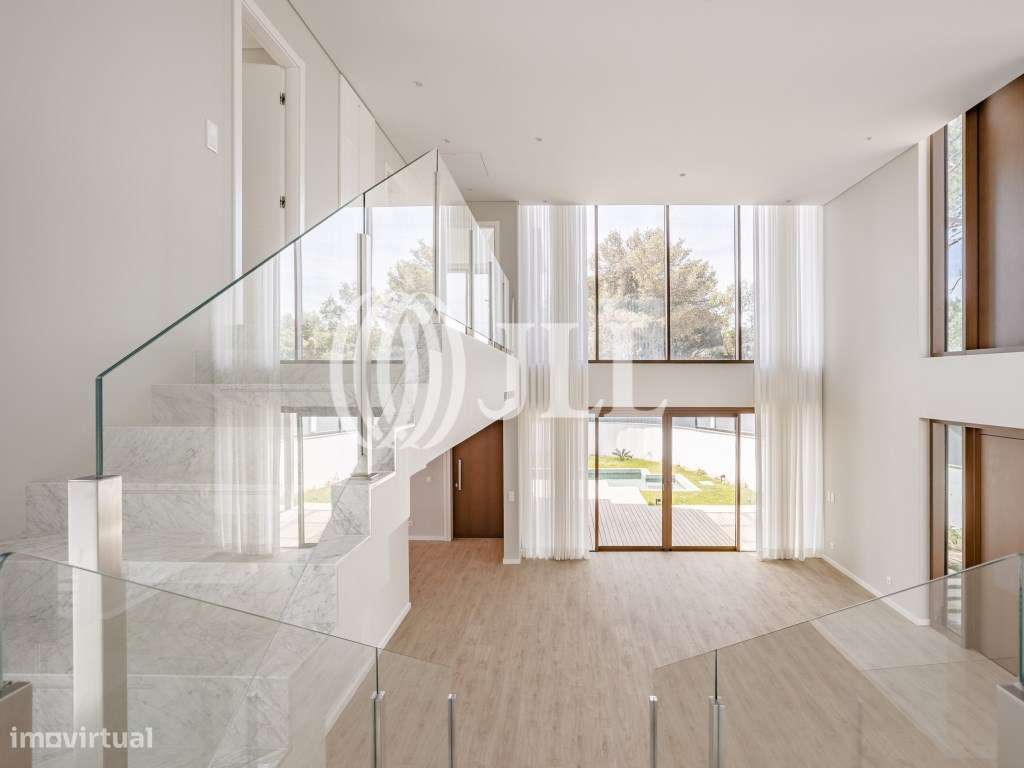 Moradia T4 com jardim e piscina no Estoril - Grande imagem: 3/59