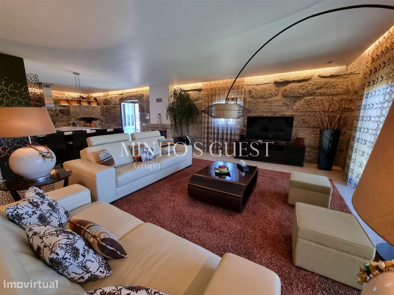 Moradia V4 de Luxo (650m2) Implantada em Terreno de 12500m2 - Souto, G-10