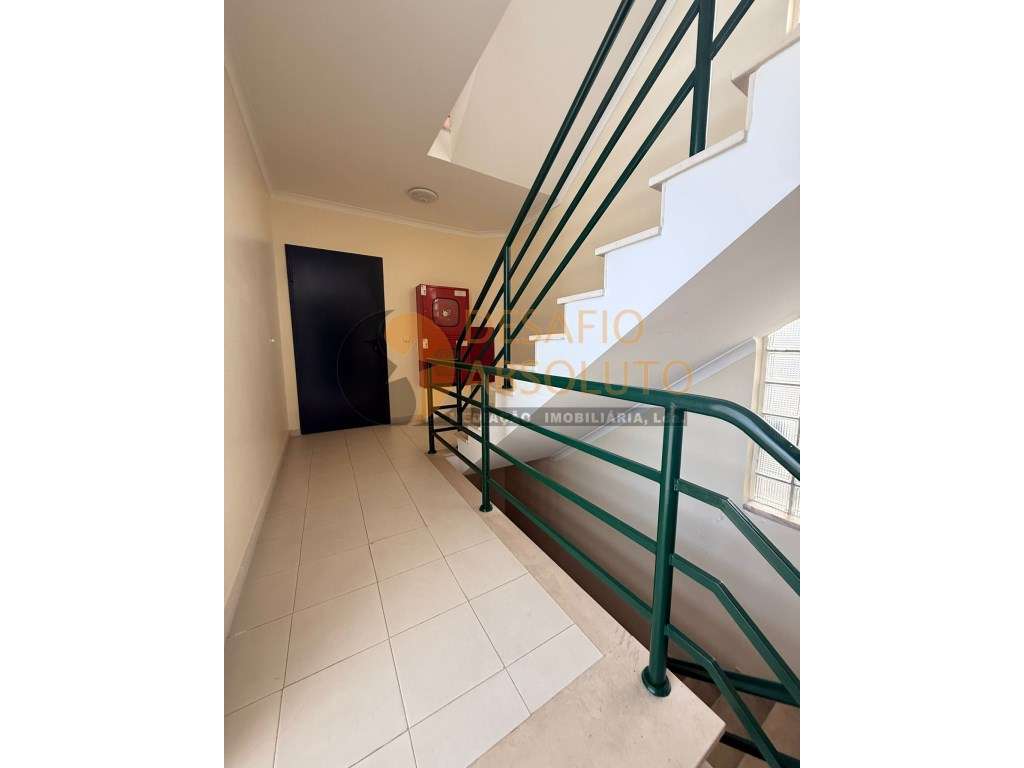 Apartamento T3 c/ Arrecadação. Feijó | Almada-24