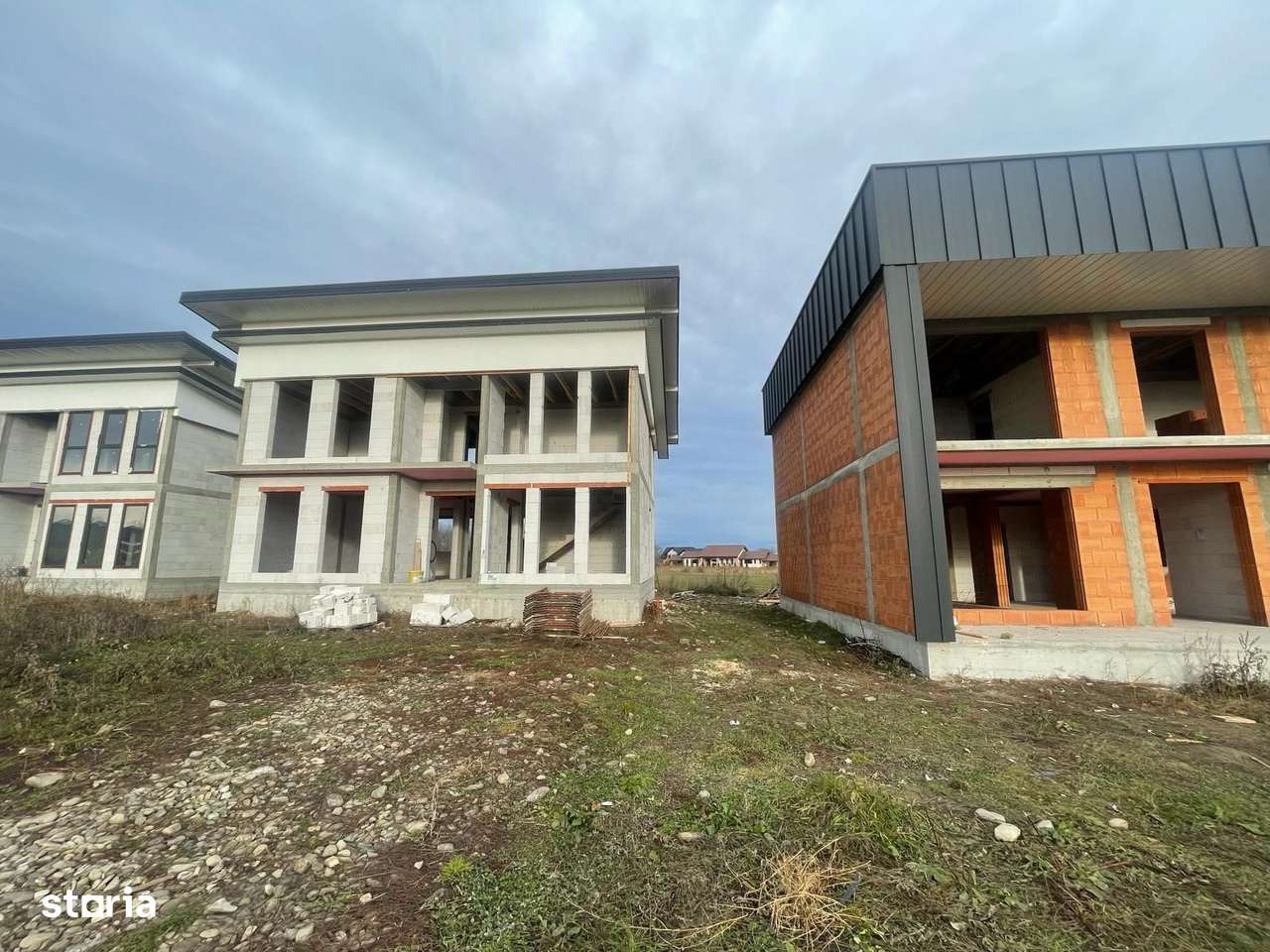 CASA LA ROȘU 220 MP | ZONA RETRASA CU VEDERE PANORAMICA| MARGINEA - Imagine principală: 5/10