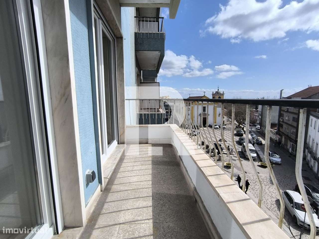 Apartamento T3 Remodelado no Centro de Camarate-16