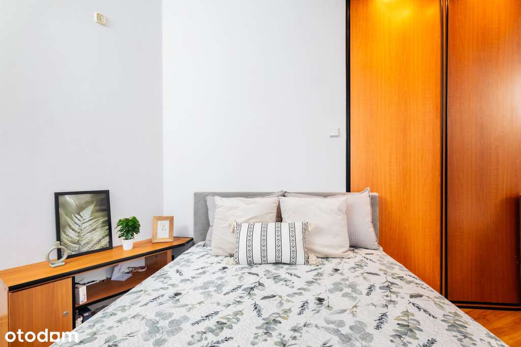 Budynek 97, klatki po remoncie, Rondo Daszyńskiego-8