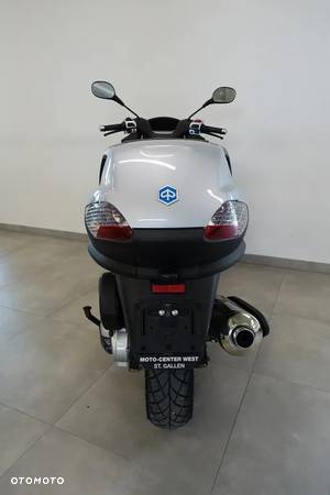 Piaggio MP-3 - 8