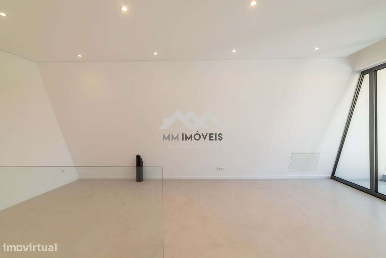 Moradia T3+1 | NOVA | Piscina | Francelos | 4 Frentes | Box | Praia-40