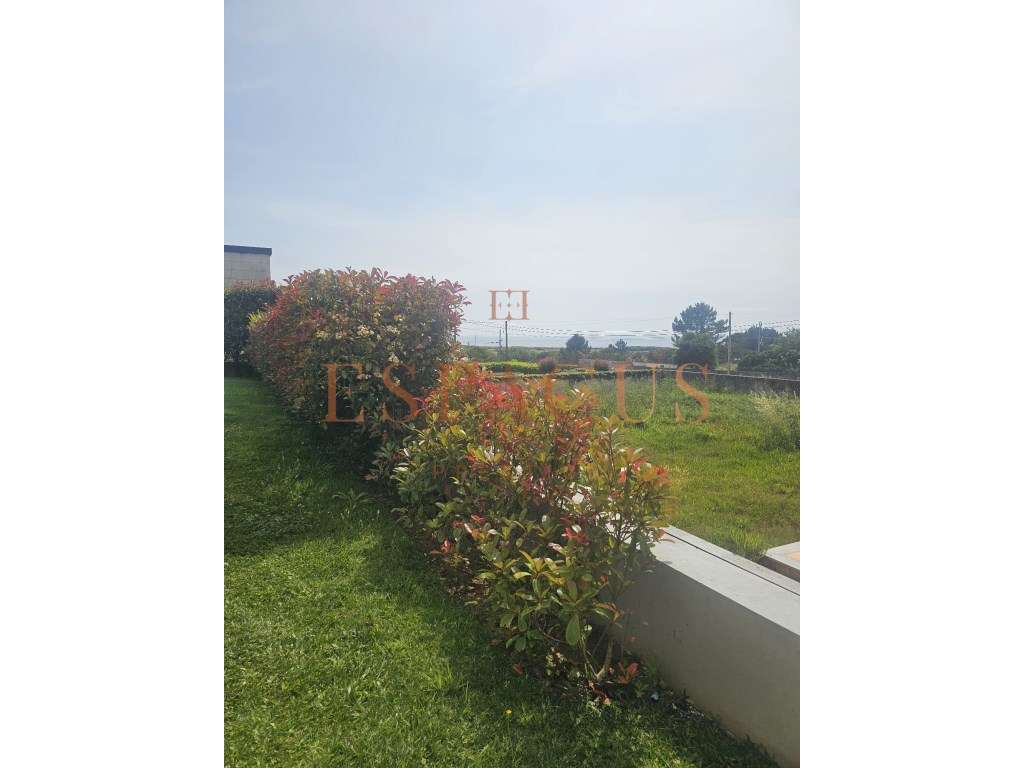 Moradia V4 com Vista Mar - Um Refúgio de Conforto e Elegância-5