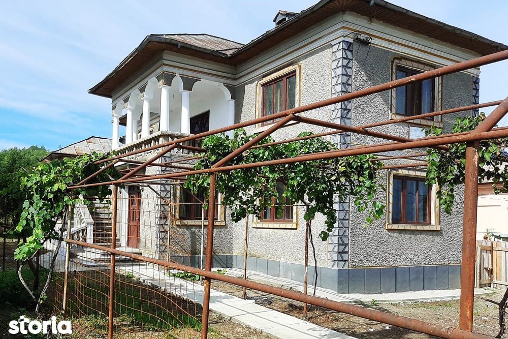 Vand Casa cu etaj in localitatea Scaesti, Dolj (23 km de Craiova)