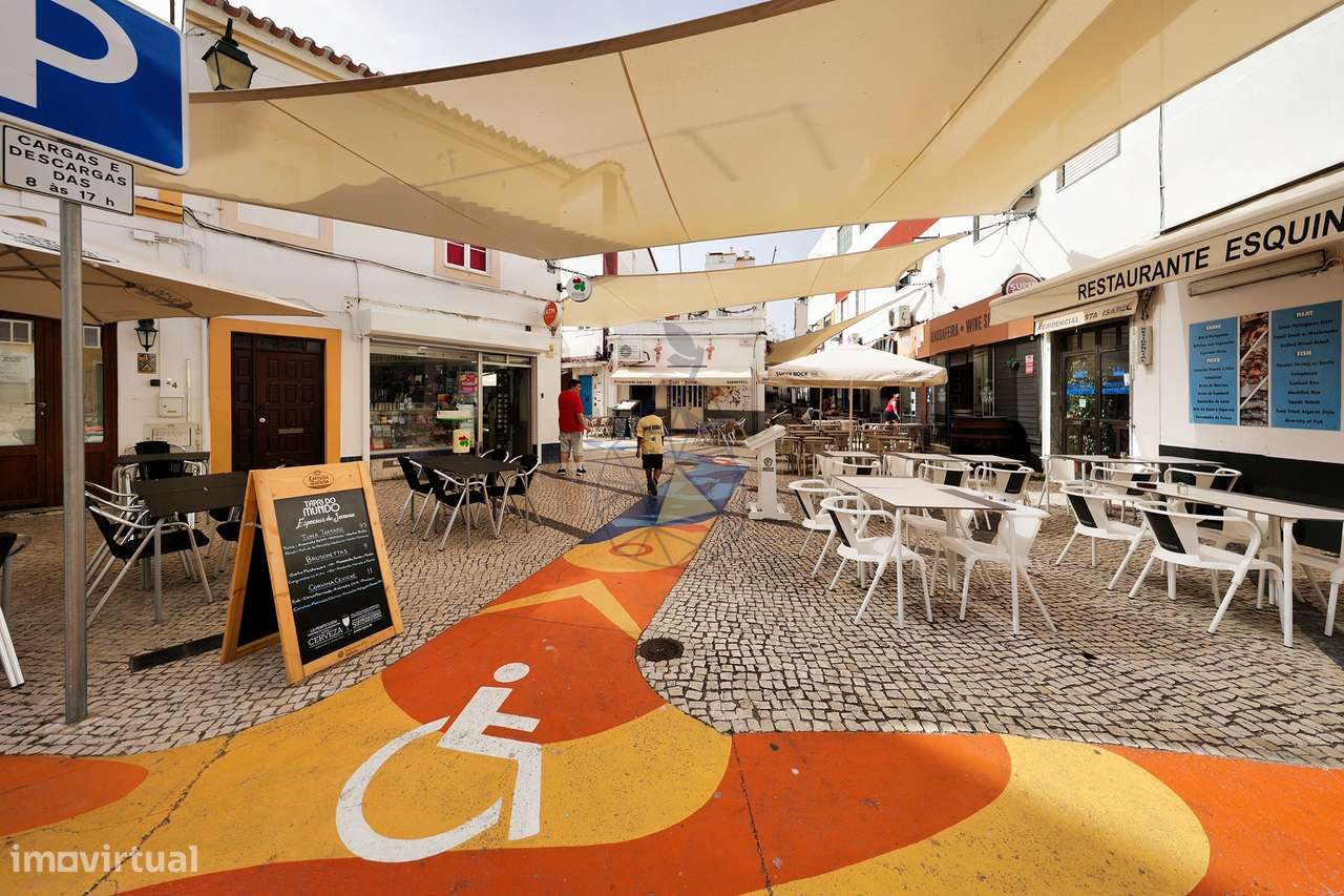 Viva o Encanto da Cidade Antiga - Apartamento com Tetos Altos e Muito-49