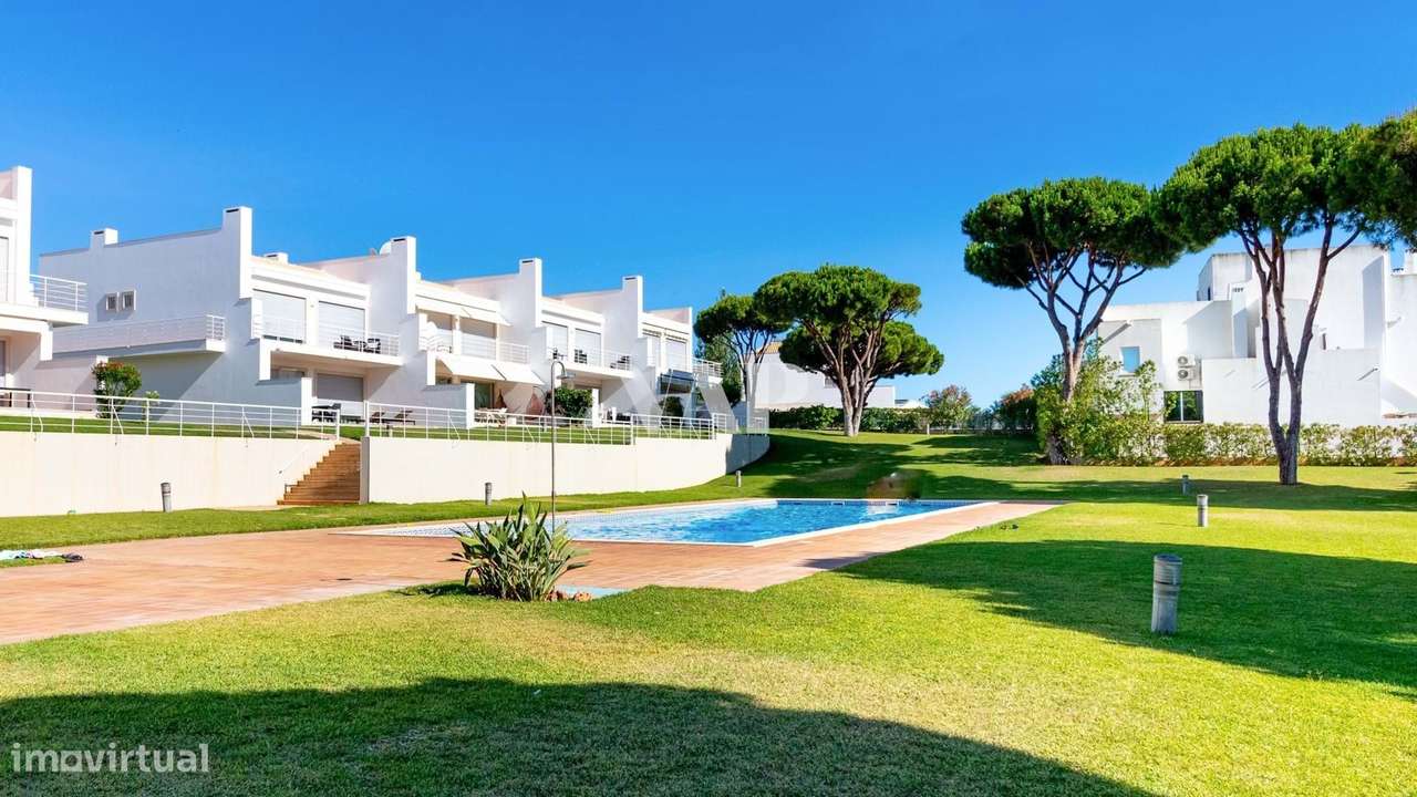 Moradia V3+2 em Condomínio Fechado com Vista Mar em Vilamoura-28