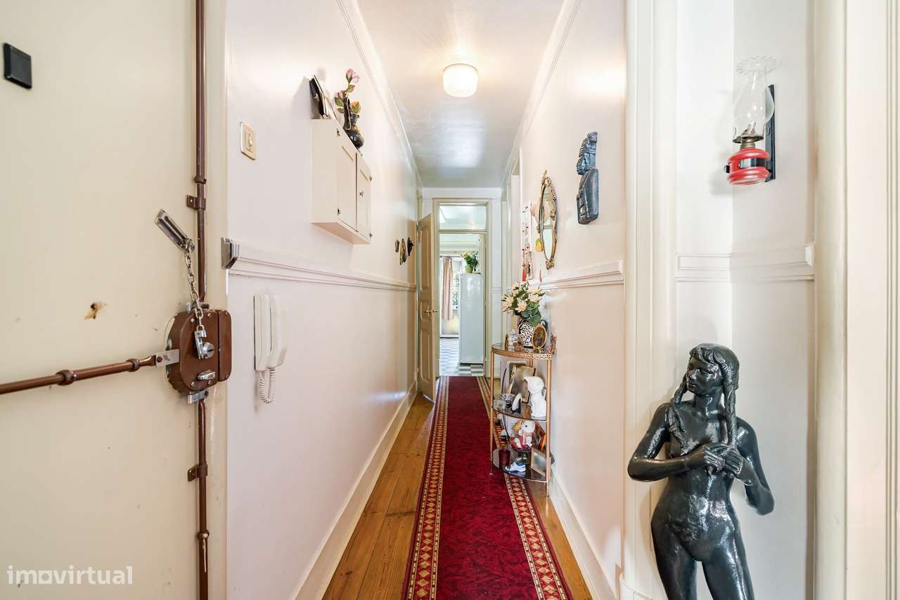 Localizado no coração de Lisboa, T2+1 espera por si. - Grande imagem: 1/31