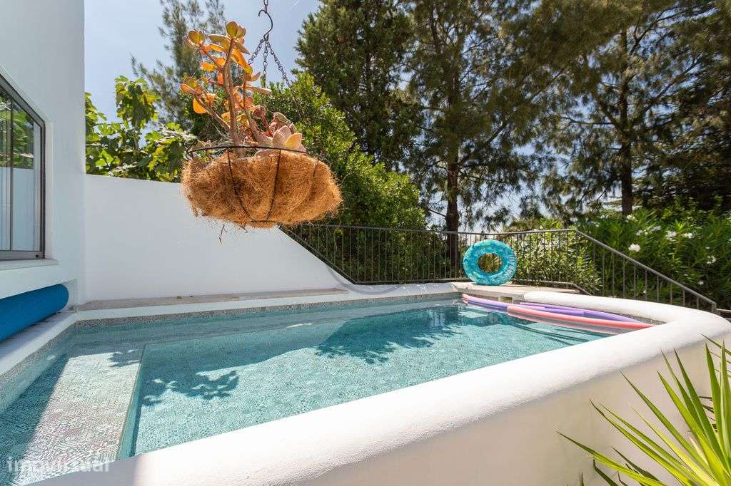 Moradia T5 com jardim e piscina no coração histórico de Azeitão-51