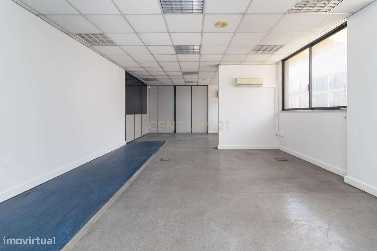 ESPAÇO COMERCIAL/SERVIÇOS com 311m2, para venda, no centro do Prior Ve-29