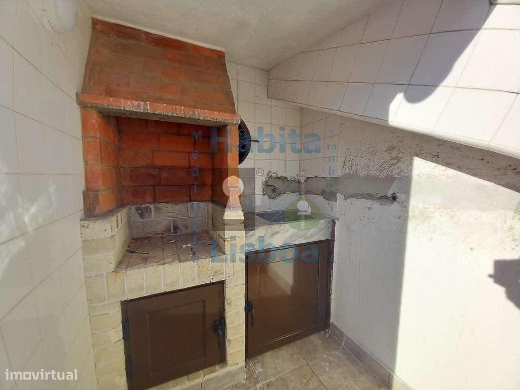 Duplex T3 Com Terraço junto à Praia Costa da Caparica-17
