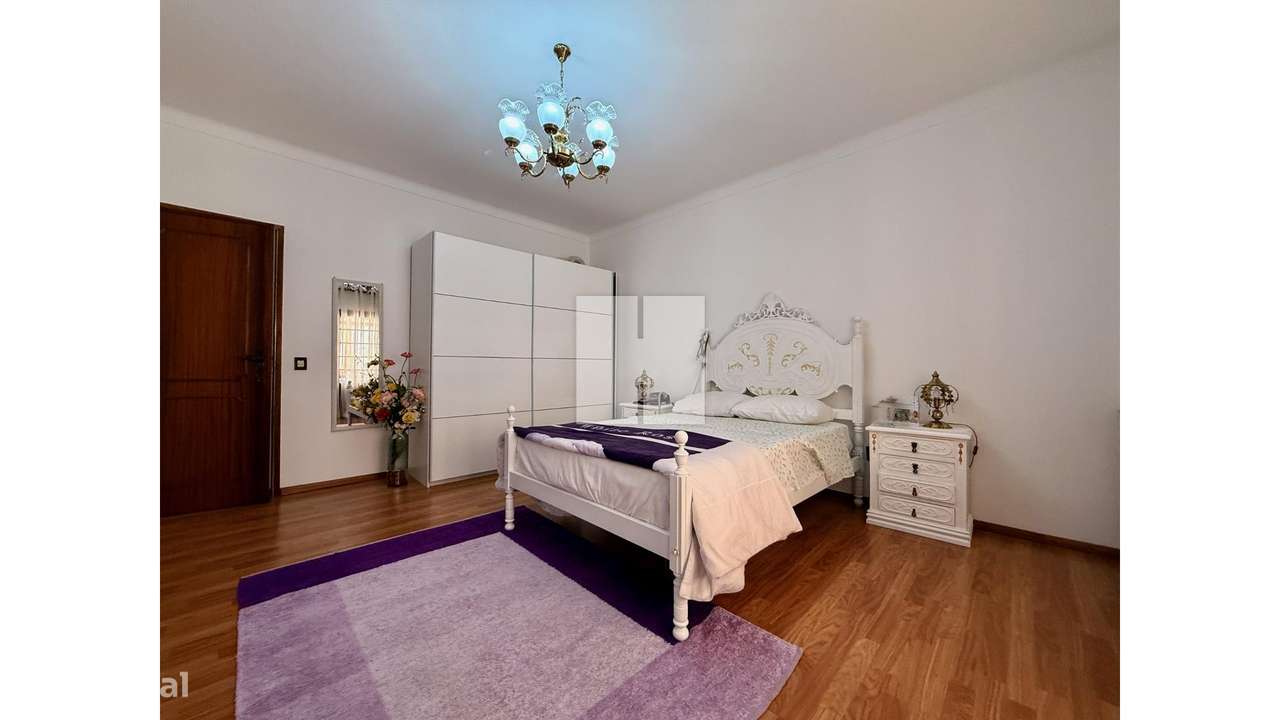 Moradia c/ Terreno e Jardim-37