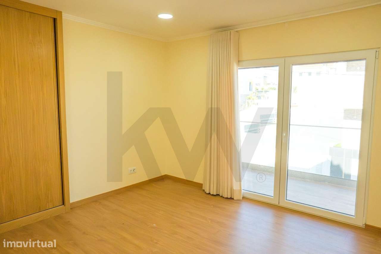 Luxo e exclusividade em Famões com vista sob Lisboa-29