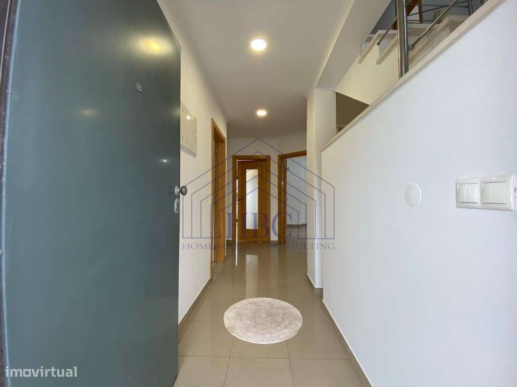 Moradia T5 Moderna e Remodelada no Feijó - Espaço, Conforto e Exclu...-17