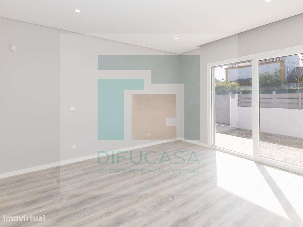 Moradia Isolada T4 Duplex com Piscina e Garagem-20