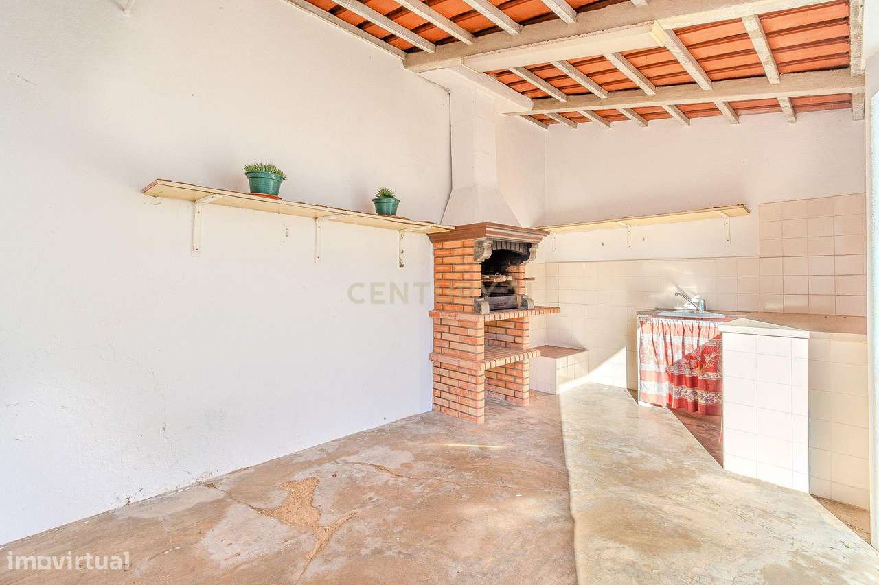 MORADIA TÉRREA COM 3 QUARTOS NO CENTRO DE S.B.MESSINES - Grande imagem: 5/23