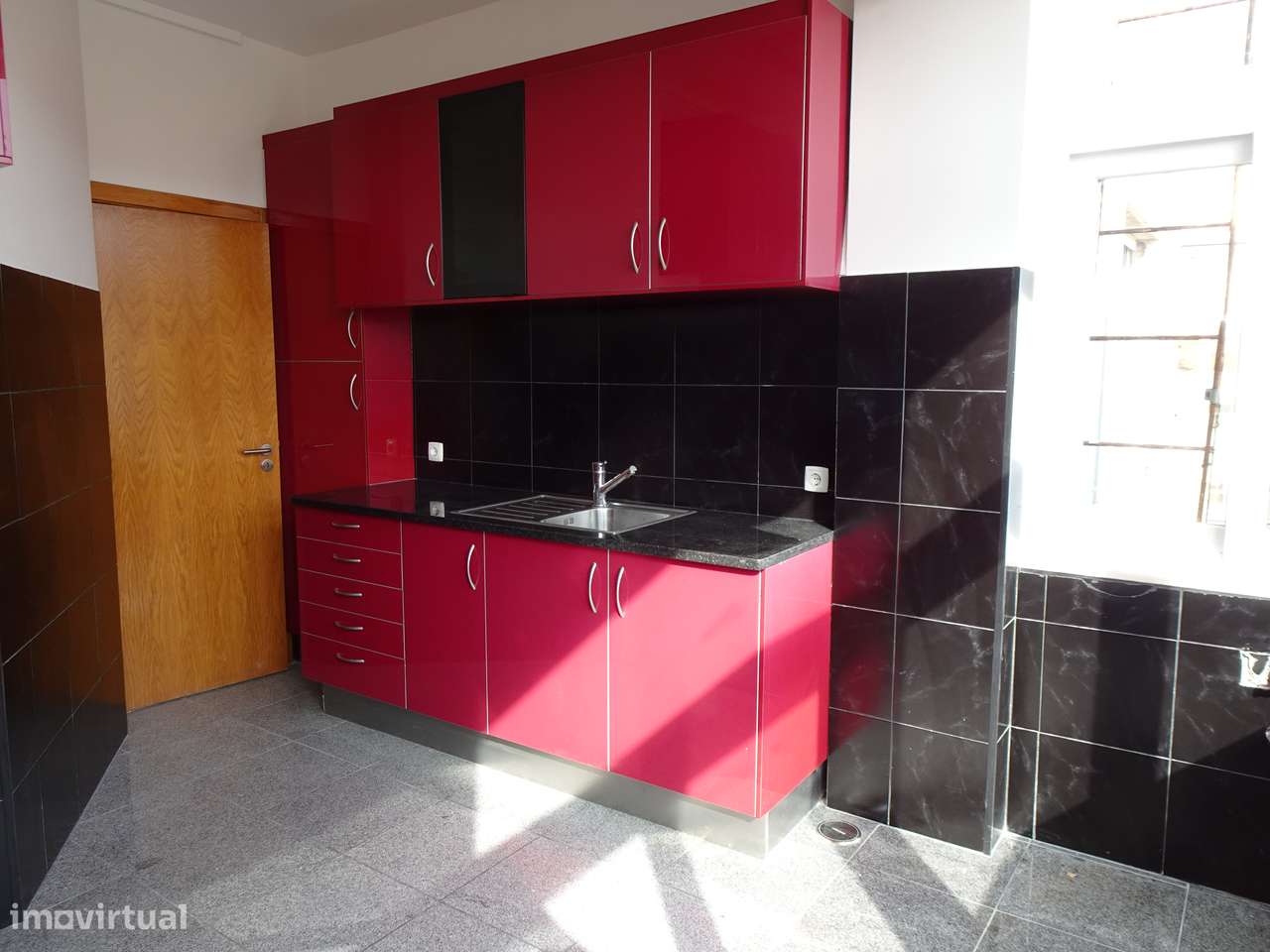 Apartamento T1 Rua Santa Bárbara Lisboa - Grande imagem: 3/24