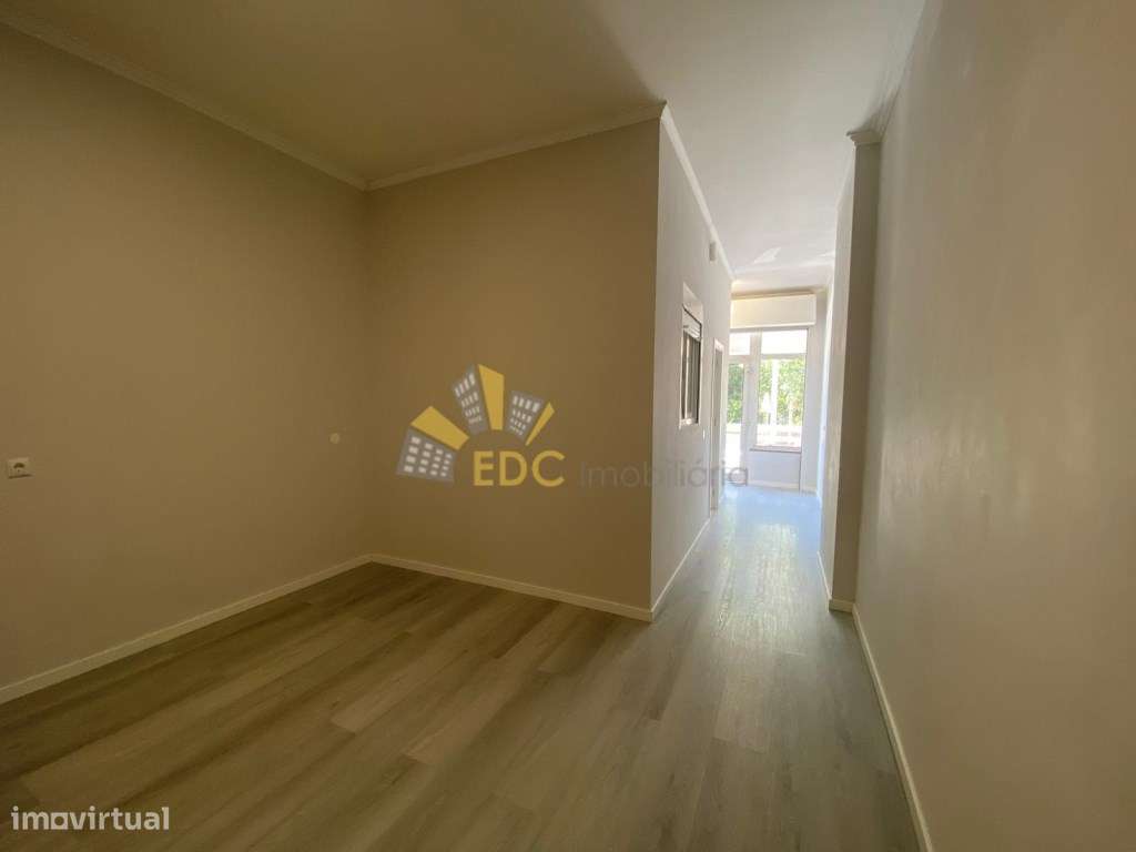 Loja Transformada em apartamento T1 | Localizado em zona central de... - Grande imagem: 5/15