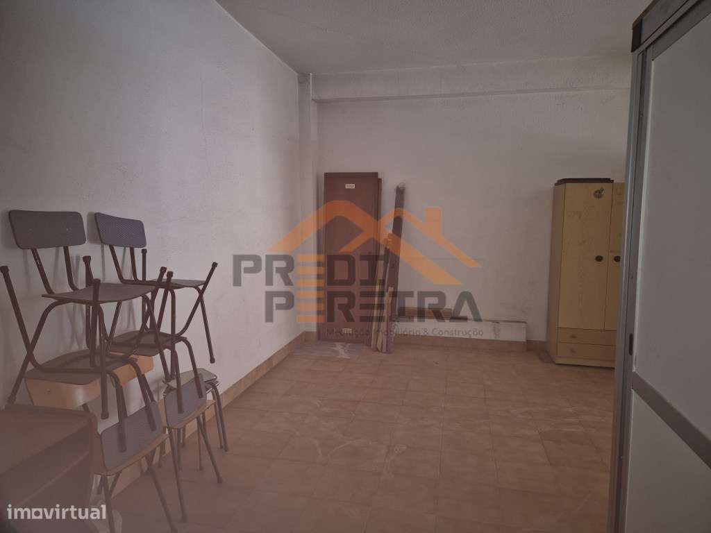 Garagem, estacionamento fechado com 70,70 m2, situada na Arroja. - Grande imagem: 5/15