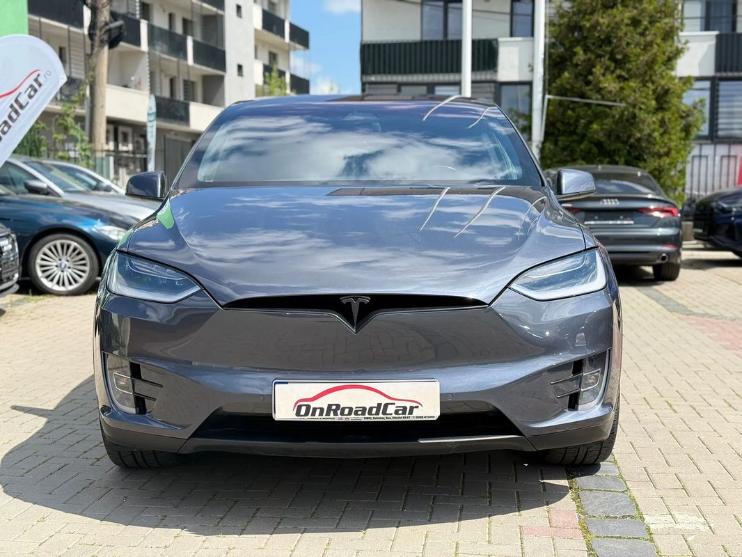 Tesla Model X - 18