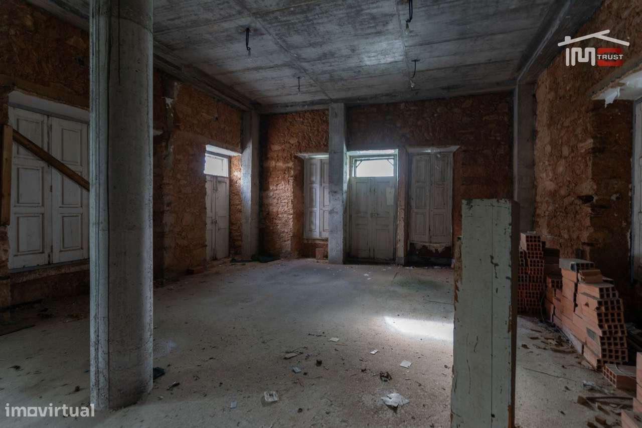 PREDIO PARA RECUPERAR A 300 METROS DO SANTUARIO DE FÁTIMA COM AREA ...-24