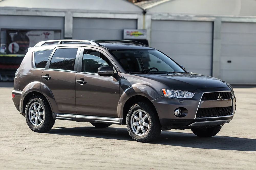 Mitsubishi Outlander II 2.0 2WD 2012