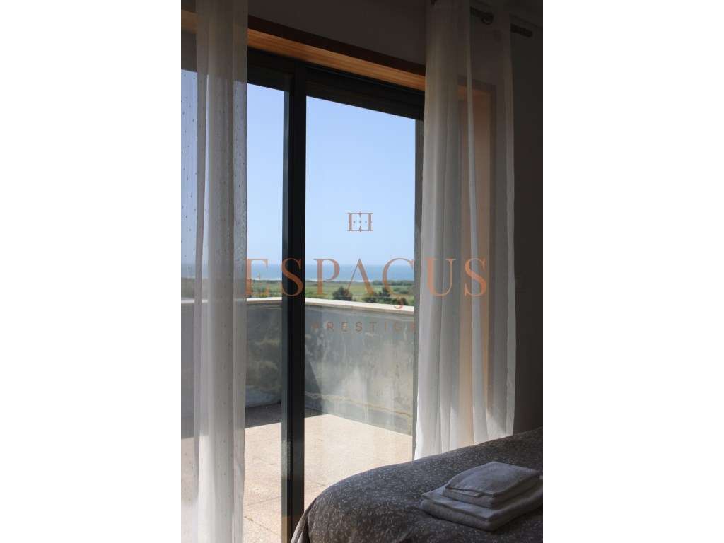 Moradia V4 com Vista Mar - Um Refúgio de Conforto e Elegância-30