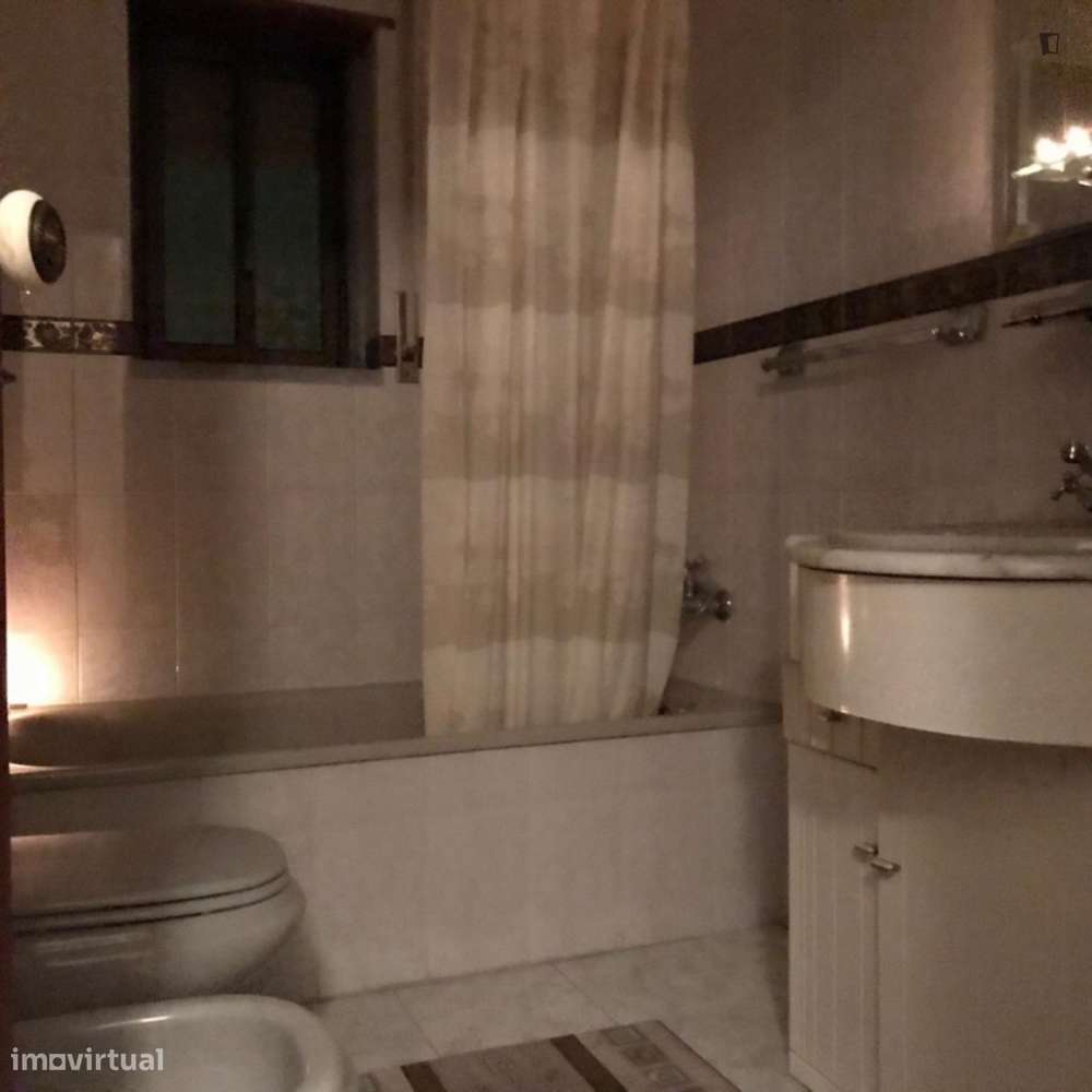 Quarto - localizado em Lisbon - Grande imagem: 5/7