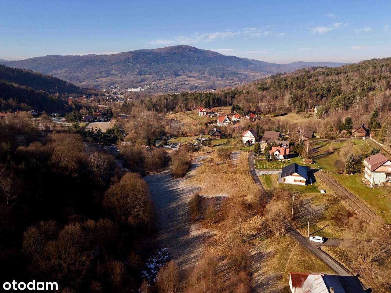 Widokowa działka budowlana w dolinie Beskidu - Stróża, pow. myślenicki-1