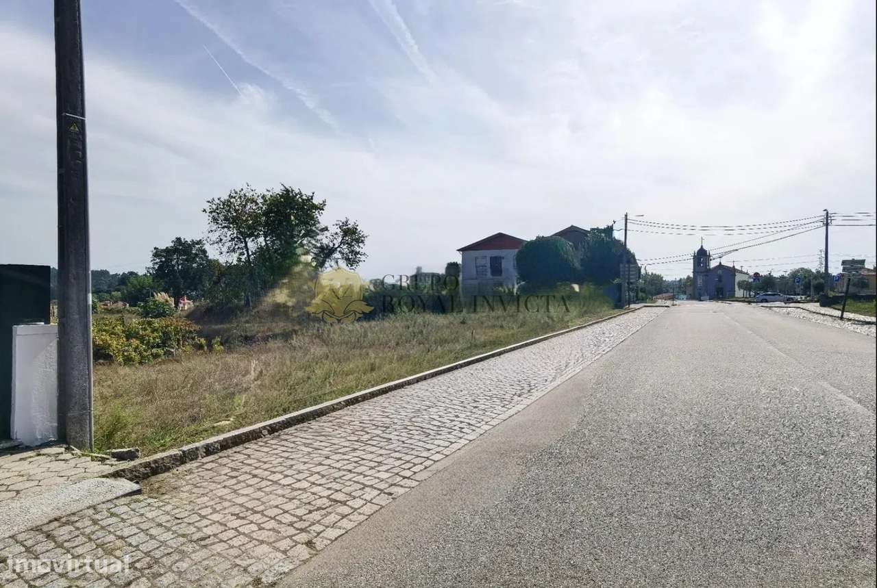 Terreno 520m² para Construção de Moradia Geminada | Olival - Grande imagem: 4/37