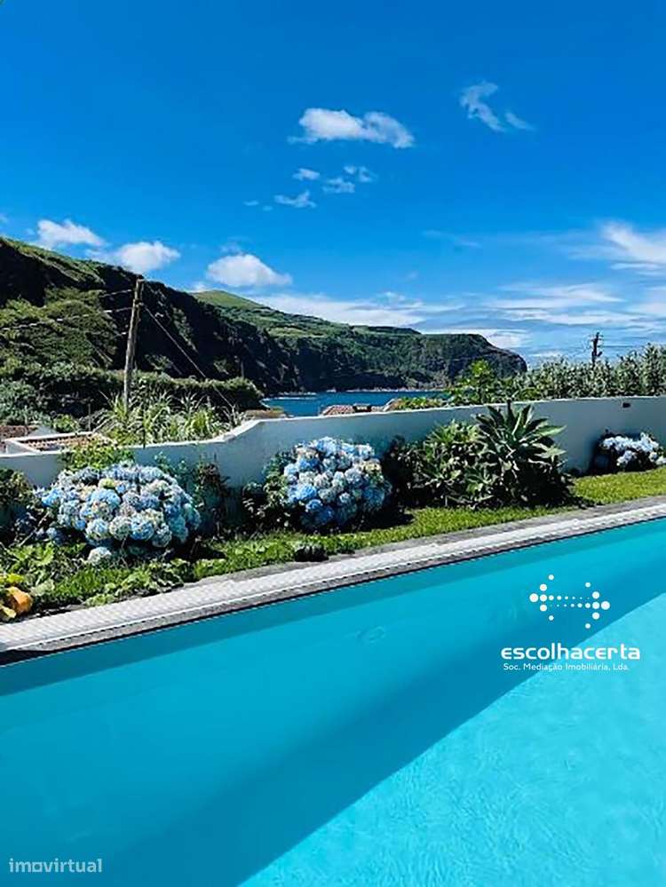 Villa de luxo com piscina coberta e vista para o mar-36