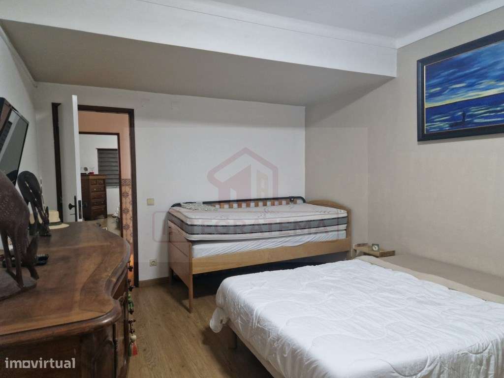 Apartamento T2 com garagem nas Caldas da Rainha-12
