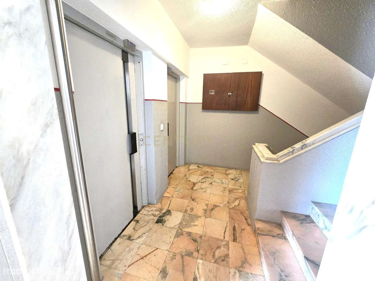 Apartamento T1 na Ramalha em Almada com Varandas e Elevador-18