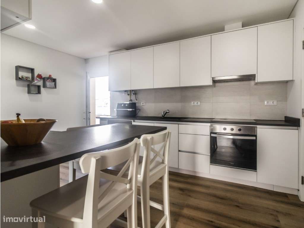 **Apartamento T3 com Garagem e 2 Suítes - A Poucos Metros do Mar** - Grande imagem: 4/28