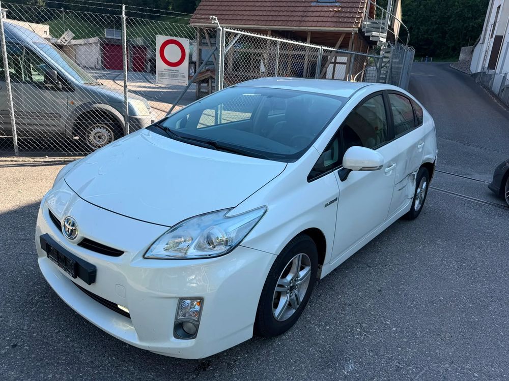 Toyota Prius III (2009-2015) 1.8 HSD Sol 2009