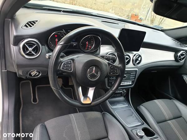 Mercedes-Benz GLA 200 7G-DCT Activity Edition - 12