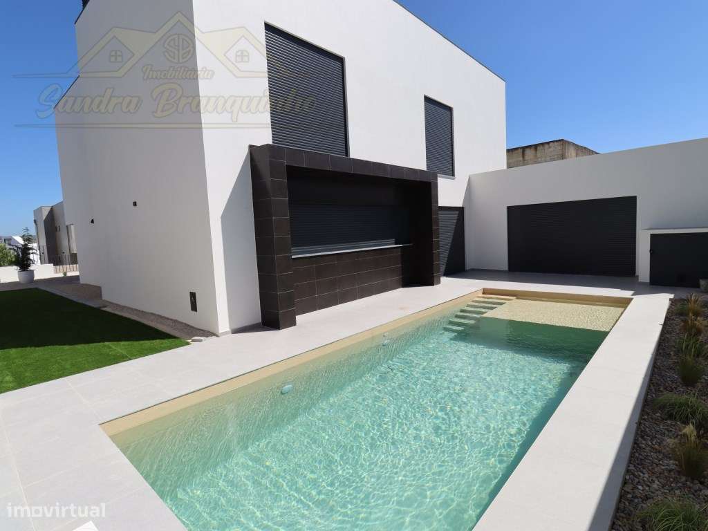 Moradia T5 (NOVA) com Piscina-4